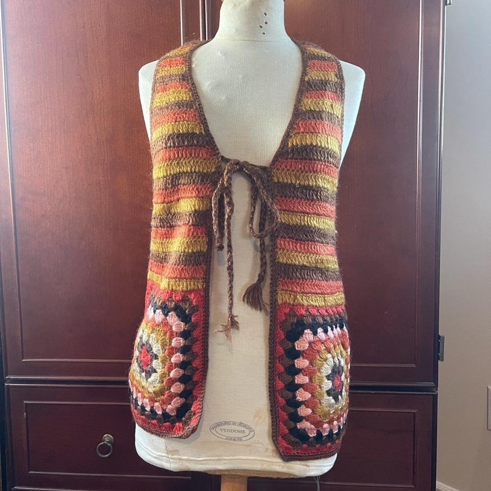 Vintage 1970s knitted vest
